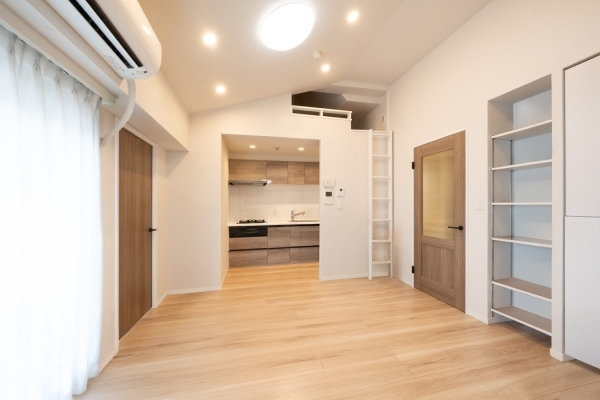 キッチン上には屋根裏収納庫があります。CGで作成したリフォームイメージです