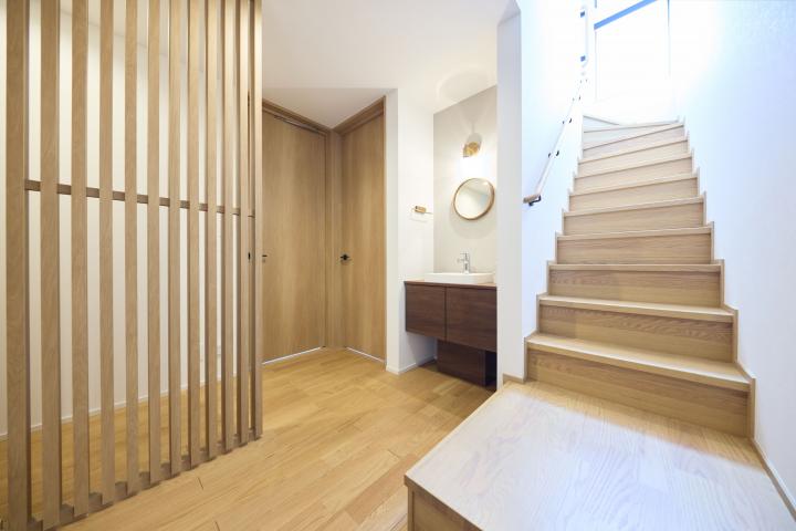 ミニ洗面所付きの1階玄関スペース