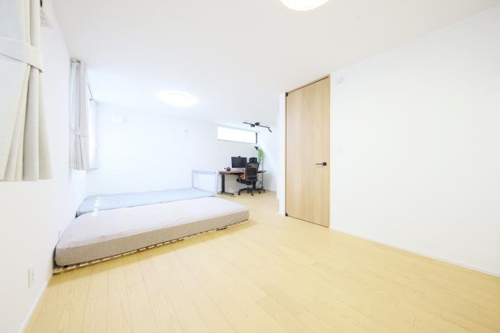 約11.5帖の主寝室(買主様負担で3LDKに間取り変更可能)