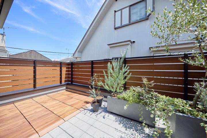 バルコニースペース(洗濯物干しスペースとして利用可能)