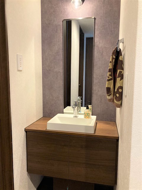 玄関わきの洗面台