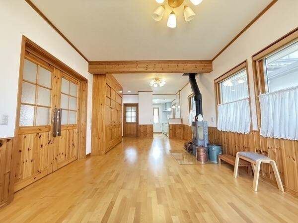 約16.4帖のリビング・ダイニングです。※家具調度品は販売対象には含みません。