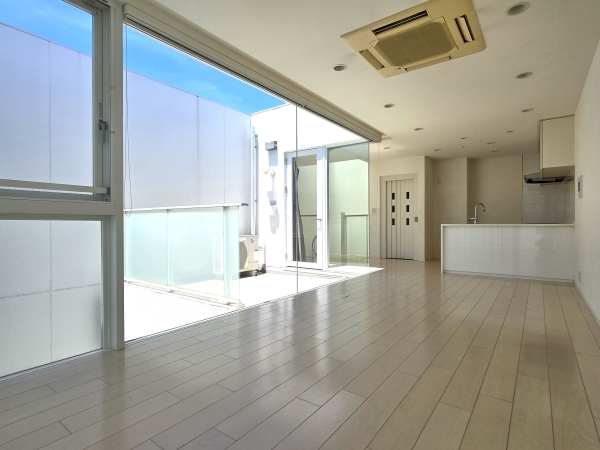 リビングダイニングキッチン(約21.2帖)