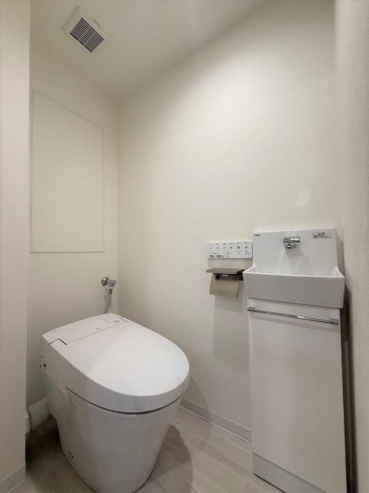 タンクレストイレを採用!手洗い付きです!