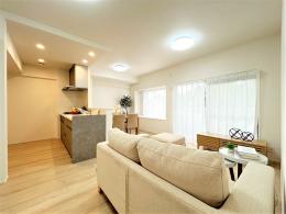 JGMヴェルデ唐の原駅前の外観