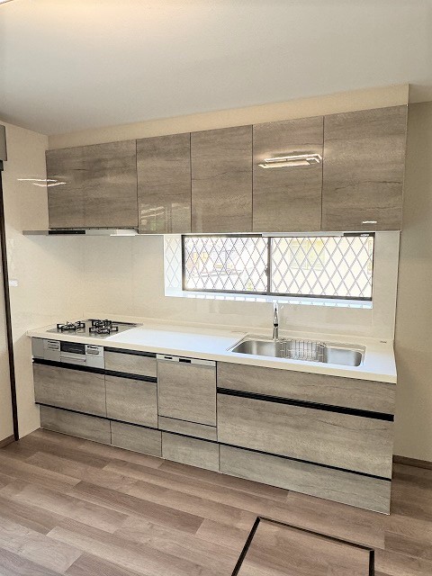 ~タッチレス水栓採用のシステムキッチン、食器洗い乾燥機付き~