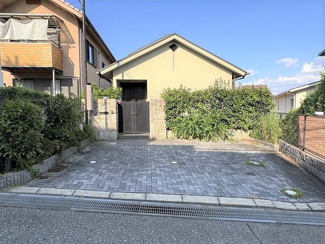 ~並列駐車2台可能な駐車スペースがございます。(サイズ制限有り)~