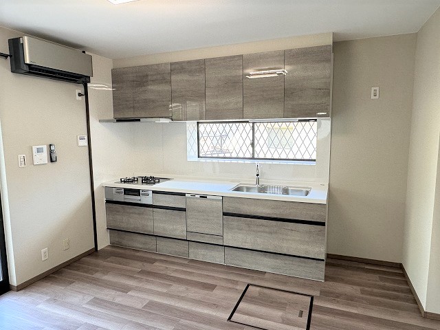 ~タッチレス水栓採用のシステムキッチン、食器洗い乾燥機付き~