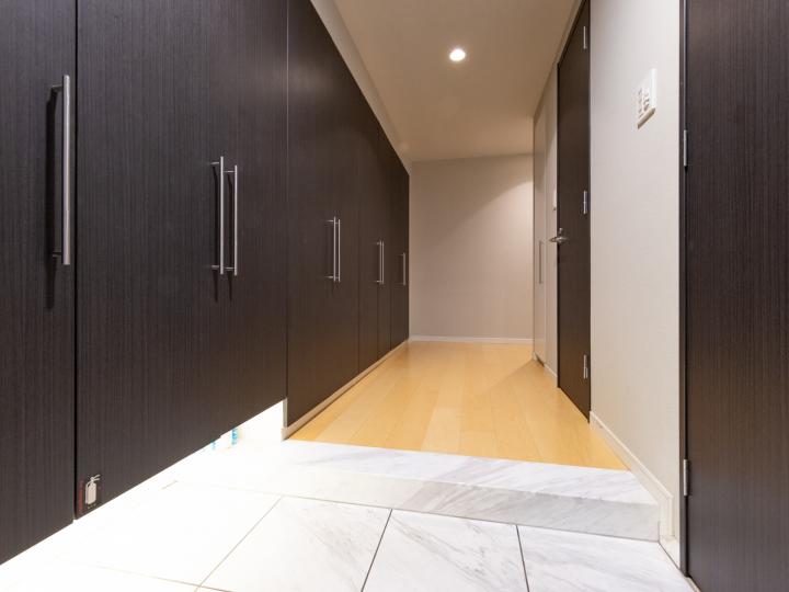 ■廊下には4箇所の収納有