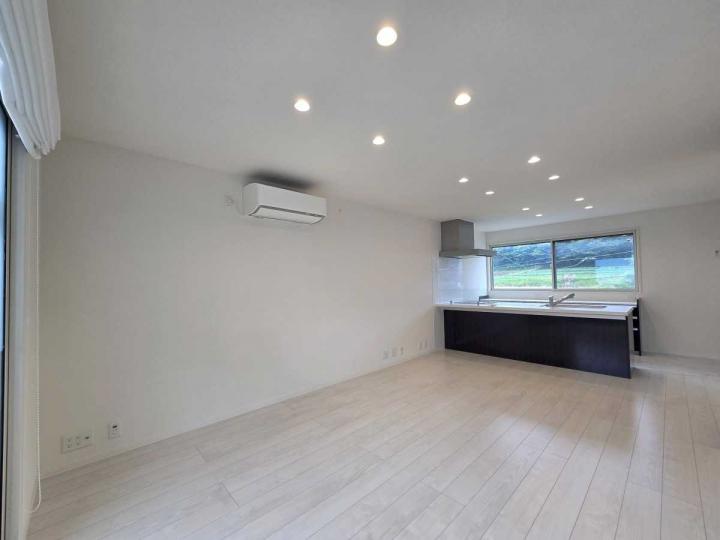 リビング・ダイニング:白を基調としたLDK