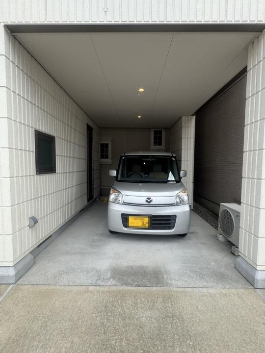 車庫スペース　雨・暑さ回避できるビルトインガレージ　