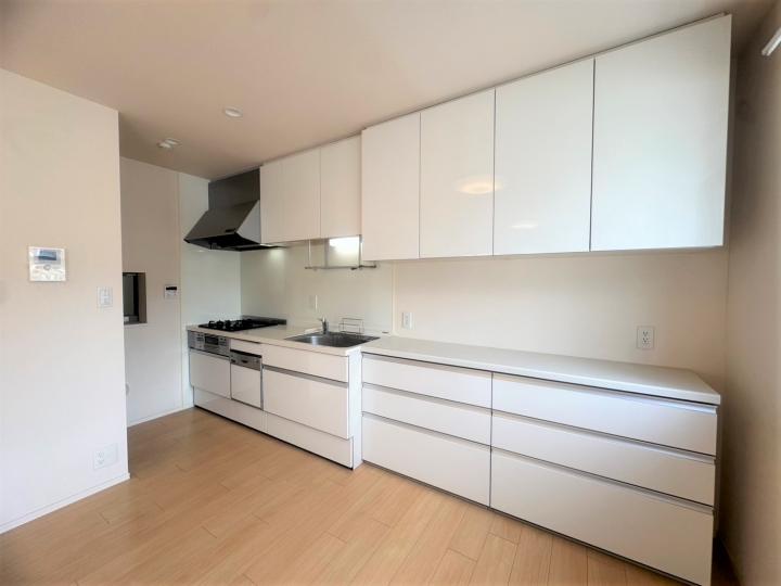 システムキッチン　カップボード収納有