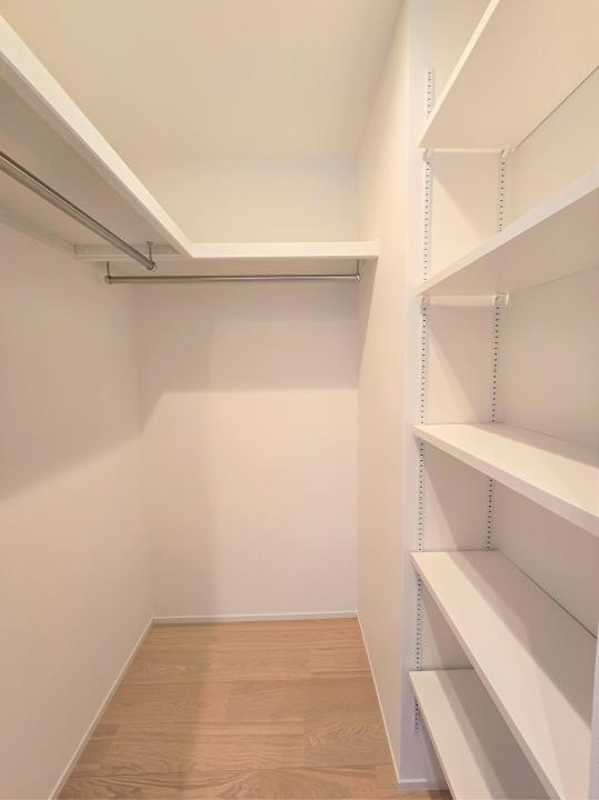 北東側洋室のウォークインクローゼット