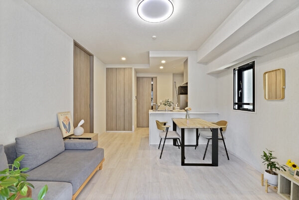 ※販売対象に家具・調度品は含まれません。豊富な収納が魅力の住まい。リビングに使い勝手の良い収納有り。