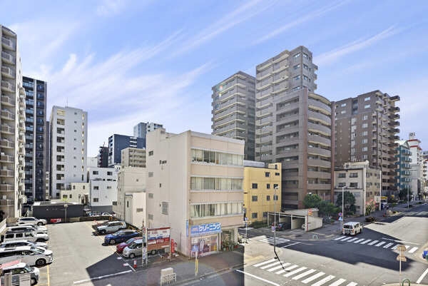 14階建3階部分。大通に面するため、前面に陽光を遮る高い建物はなく、眺望が確保されています。