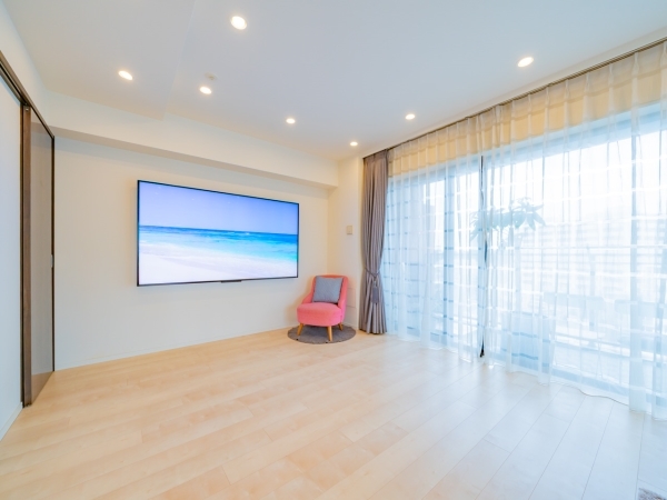 リビングダイニングの天井高約2.5m