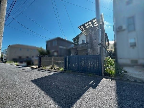 前面道路含む外観