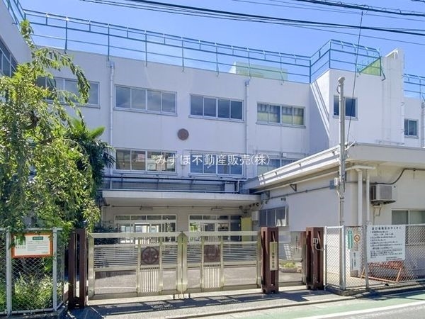 世田谷区立駒繁小学校 約770m