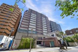 アンピール大濠公園の外観