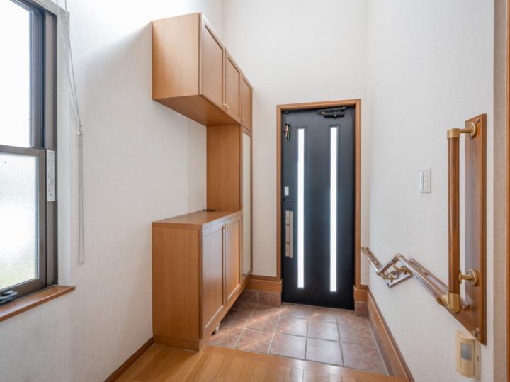 吹き抜け有の玄関部分