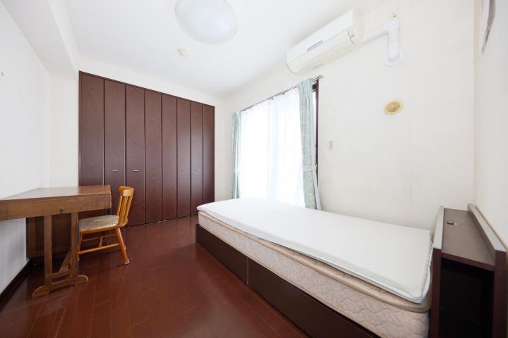 約5.5帖の居室(東向きルーフバルコニー)