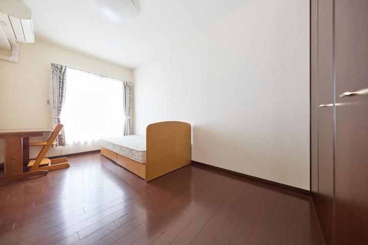 約6.9帖の居室(東向きルーフバルコニー)