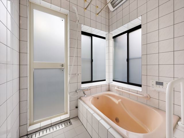 心と身体にやすらぎを与えてくれるバスルーム。毎日のバスタイムを贅沢に、豊かにしてくれます。