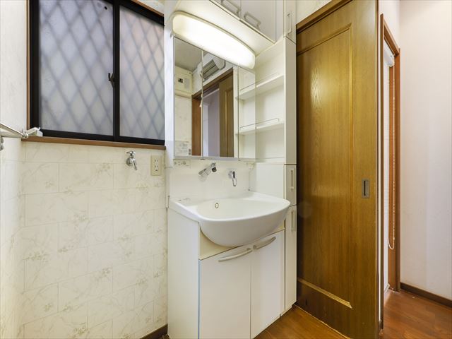 収納力と機能性を兼ね備えた洗面化粧台です。