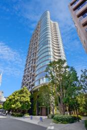 パークコート神宮北参道ザタワーの外観