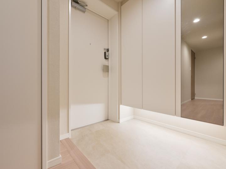 玄関含めフラット設計を採用