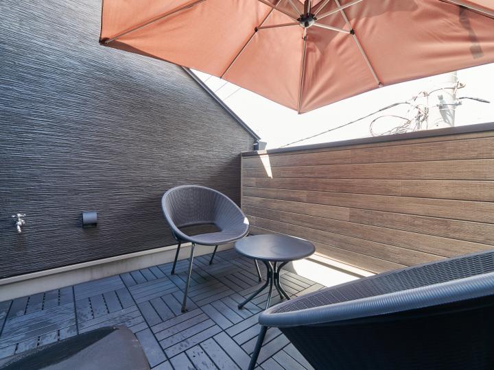 ■3階のバルコニー。北側は現状月極駐車場ですので、遮る高い建物は建っておりません。