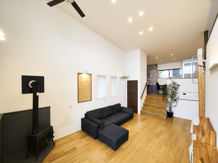 薪ストーブがありますので、冬も暖かく過ごせます。