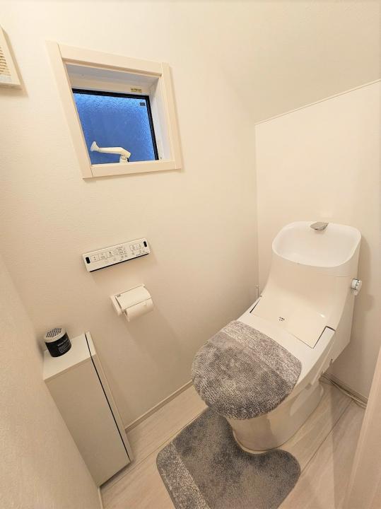 温水洗浄機能付きのトイレです。