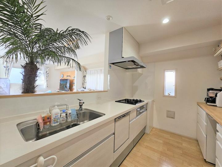 対面式システムキッチンです。