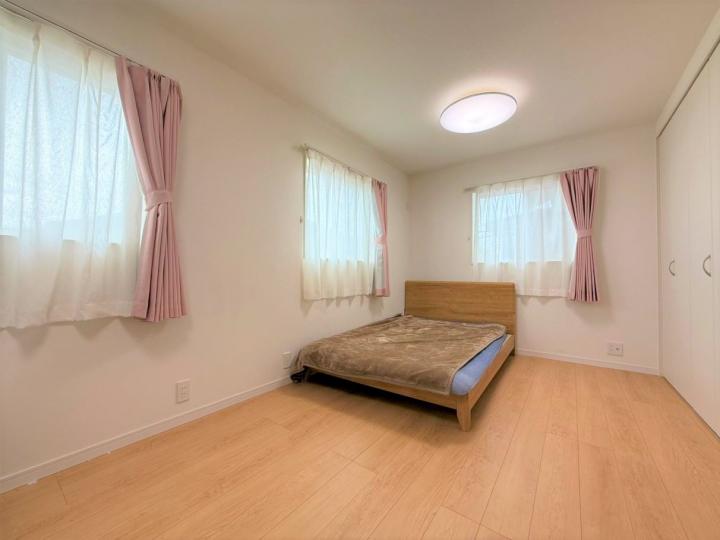 ■2階約10帖の洋室です。