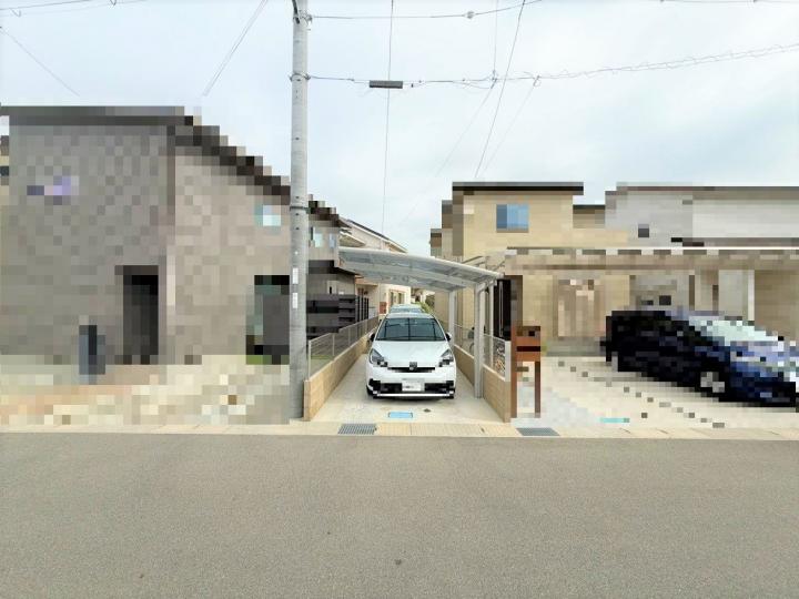 ■駐車スペースです。車種により3台駐車可能です。