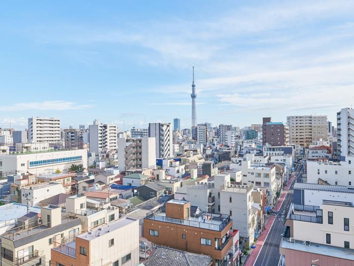 バルコニーからスカイツリーが臨めます（※気象条件による）