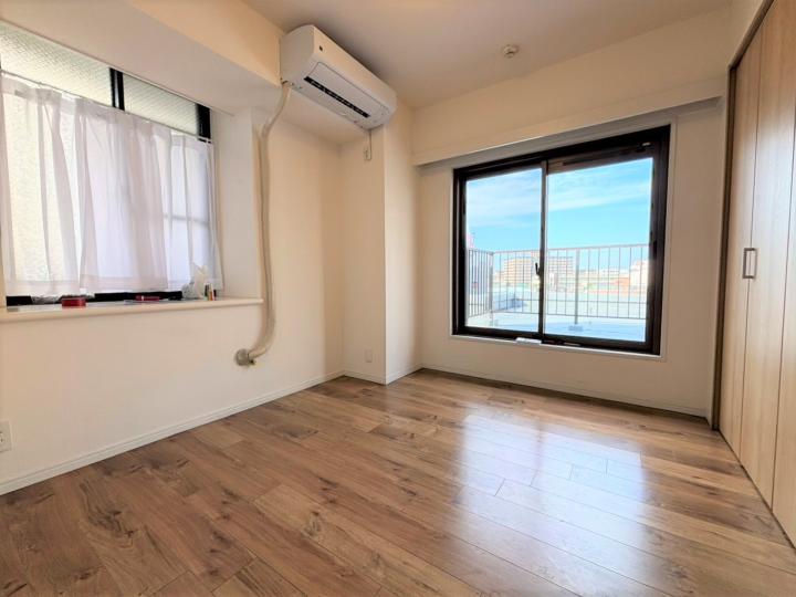 居室 約4.9帖(ルーフバルコニーからの採光)