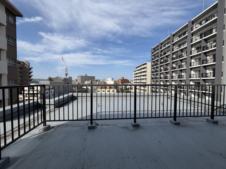 ルーフバルコニー付き三方角住戸