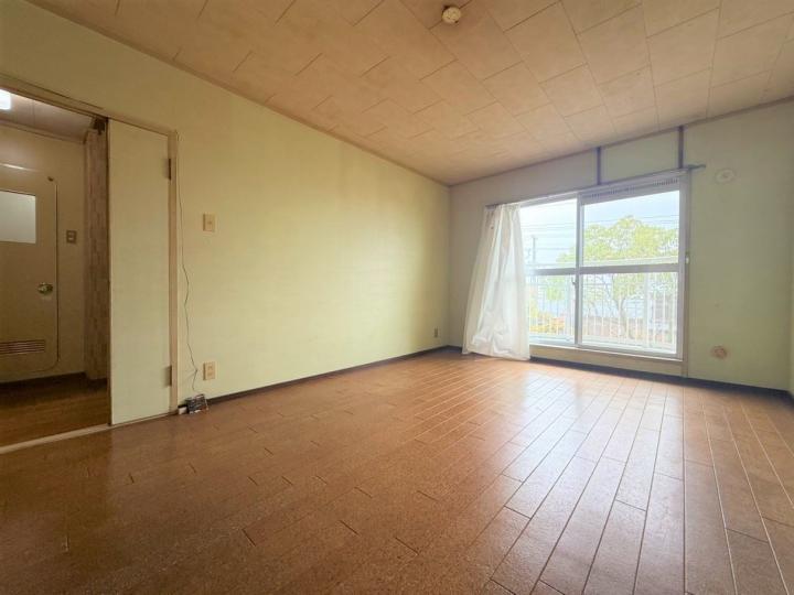 ■バルコニーに面しております洋室です。