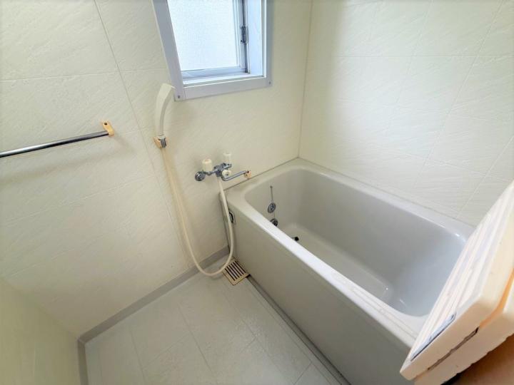 ■窓付きの浴室です。