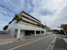 アルスつくし野デュープレックスD棟の外観