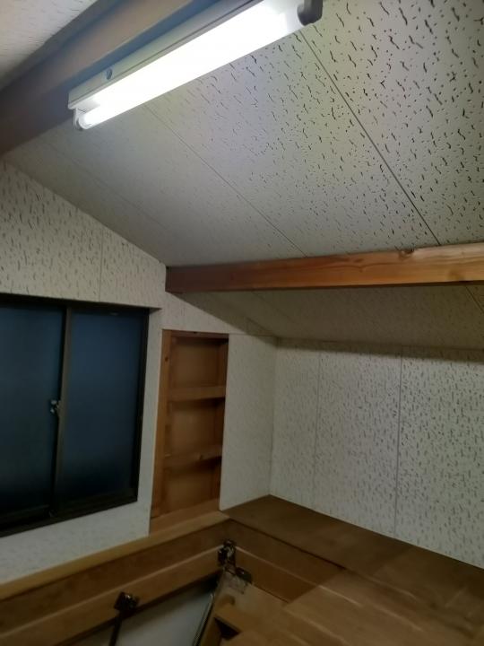 屋根裏収納