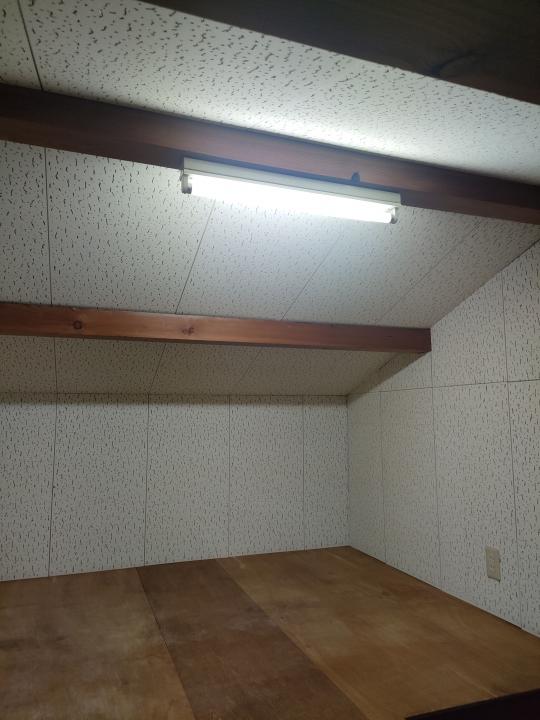 屋根裏収納