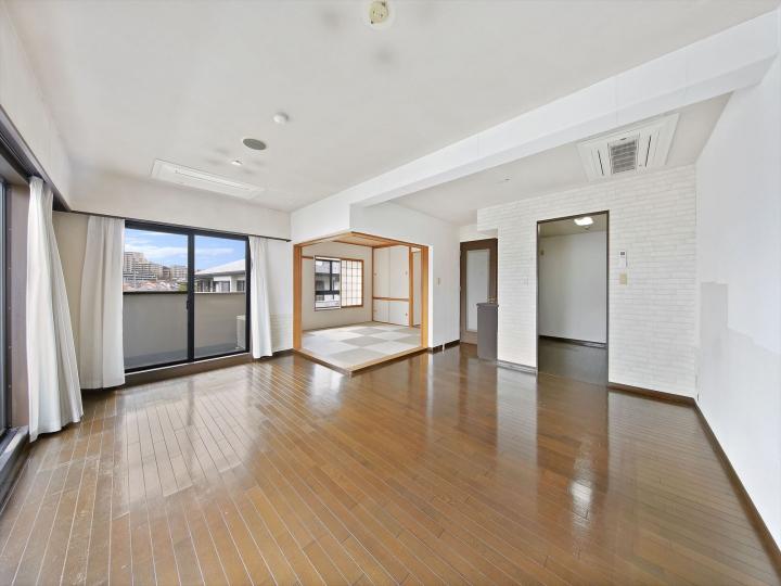 天候によりバルコニーから富士山が眺めます。