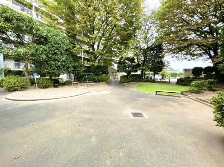 敷地内に公園がございます