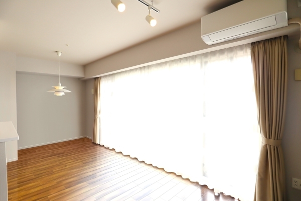 リビングには足元から温まる床暖房が設置されています。こちらはCGで作成したリフォームイメージです。