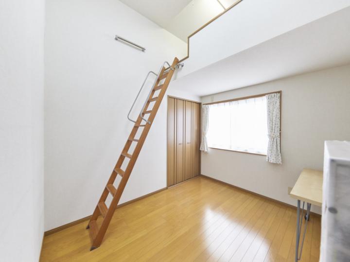 2階中央居室(ロフト付き)