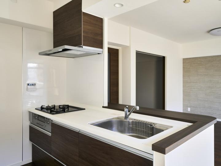 対面型キッチンですので、お子様の様子を確認しながら料理ができます。