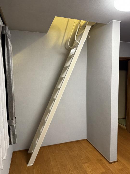 小屋裏収納階段